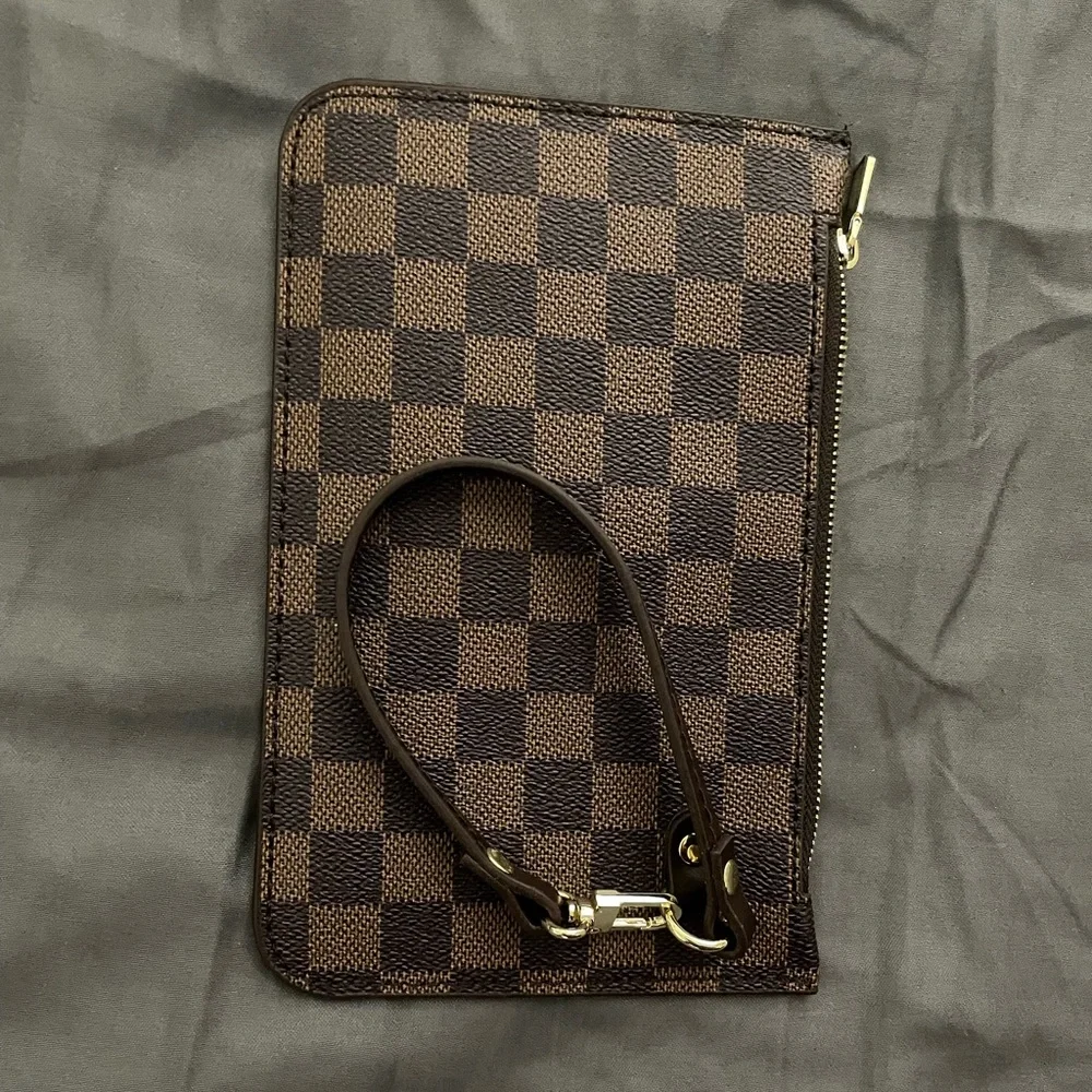 Checkered Wallet - Picture 2 of 3